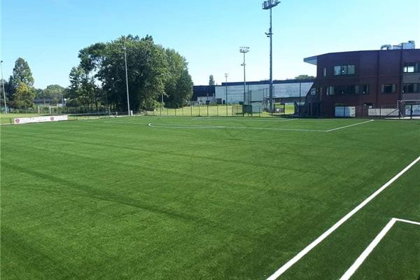 Renovatie kunstgras voetbalveld - Sportinfrabouw NV